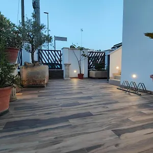https://helianthus-rooms.lecce-hotels.com